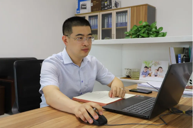 【重山人?重山事】勇于擔當做最好的自己 ——記重山光電財務部經(jīng)理杜巖