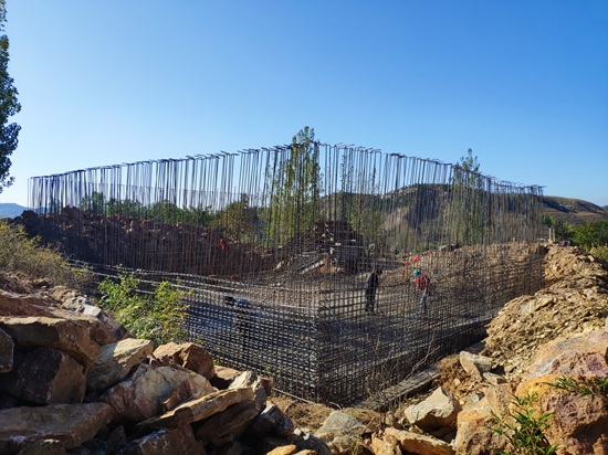 踐行社會責任 助力鄉(xiāng)村振興 ——魯中水泥捐贈扶貧水泥