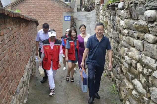 愛心敬老 傳遞溫情