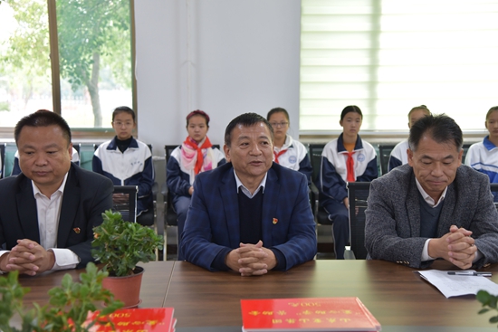 重山集團參加羅村中心?！皭坌闹鷮W(xué)”資助金發(fā)放儀式25