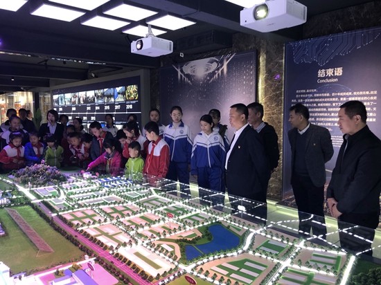 重山集團參加羅村中心?！皭坌闹鷮W(xué)”資助金發(fā)放儀式25